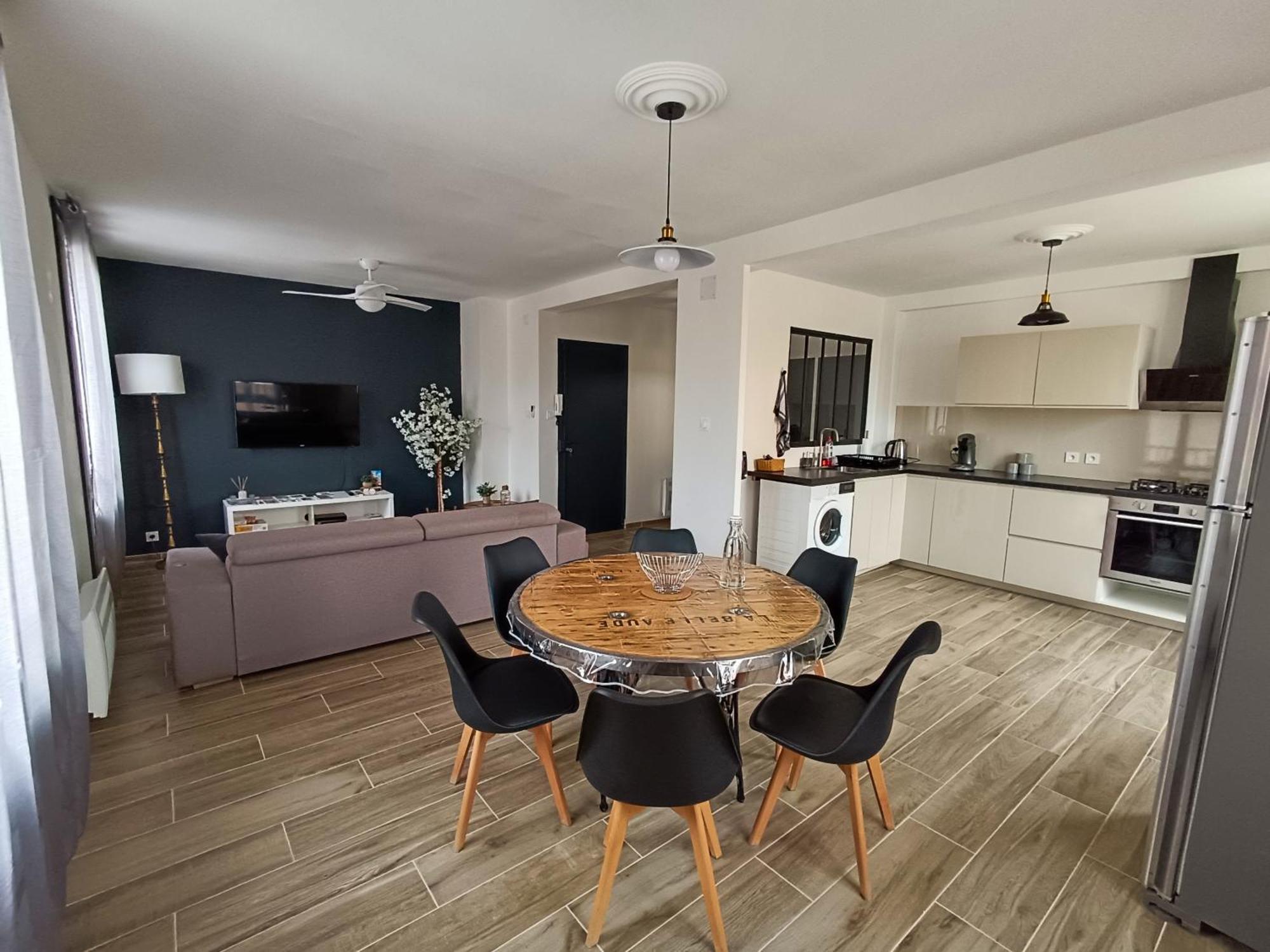 La Belle Aude Climatise Apartment *